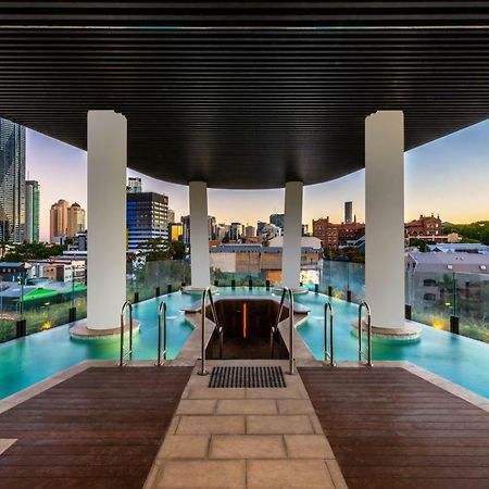 Aparthotel Fv By Peppers Brisbane Exteriér fotografie The pool at the rooftop of the Emporium South Bank
