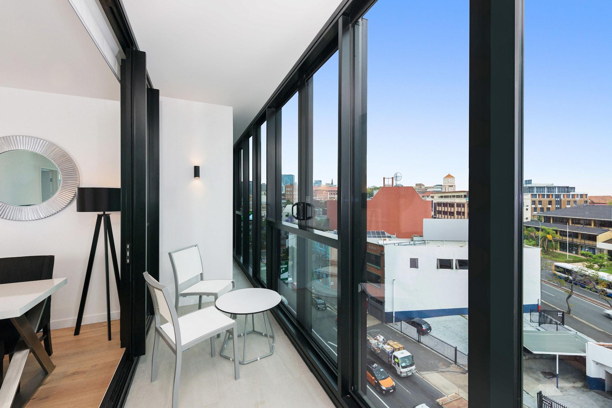 Aparthotel Fv By Peppers Brisbane Exteriér fotografie A balcony in an apartment