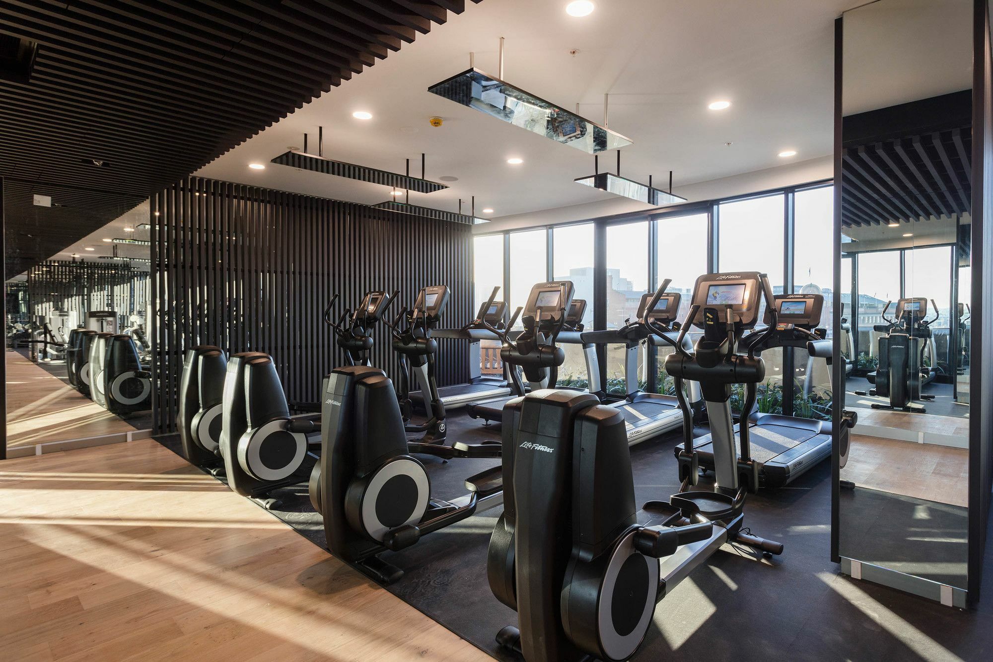 Aparthotel Fv By Peppers Brisbane Exteriér fotografie The gym at The Standard East Village
