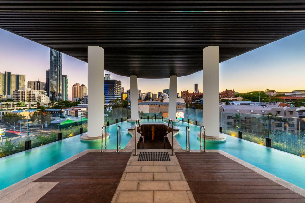 Aparthotel Fv By Peppers Brisbane Exteriér fotografie The pool at the rooftop of the Emporium South Bank