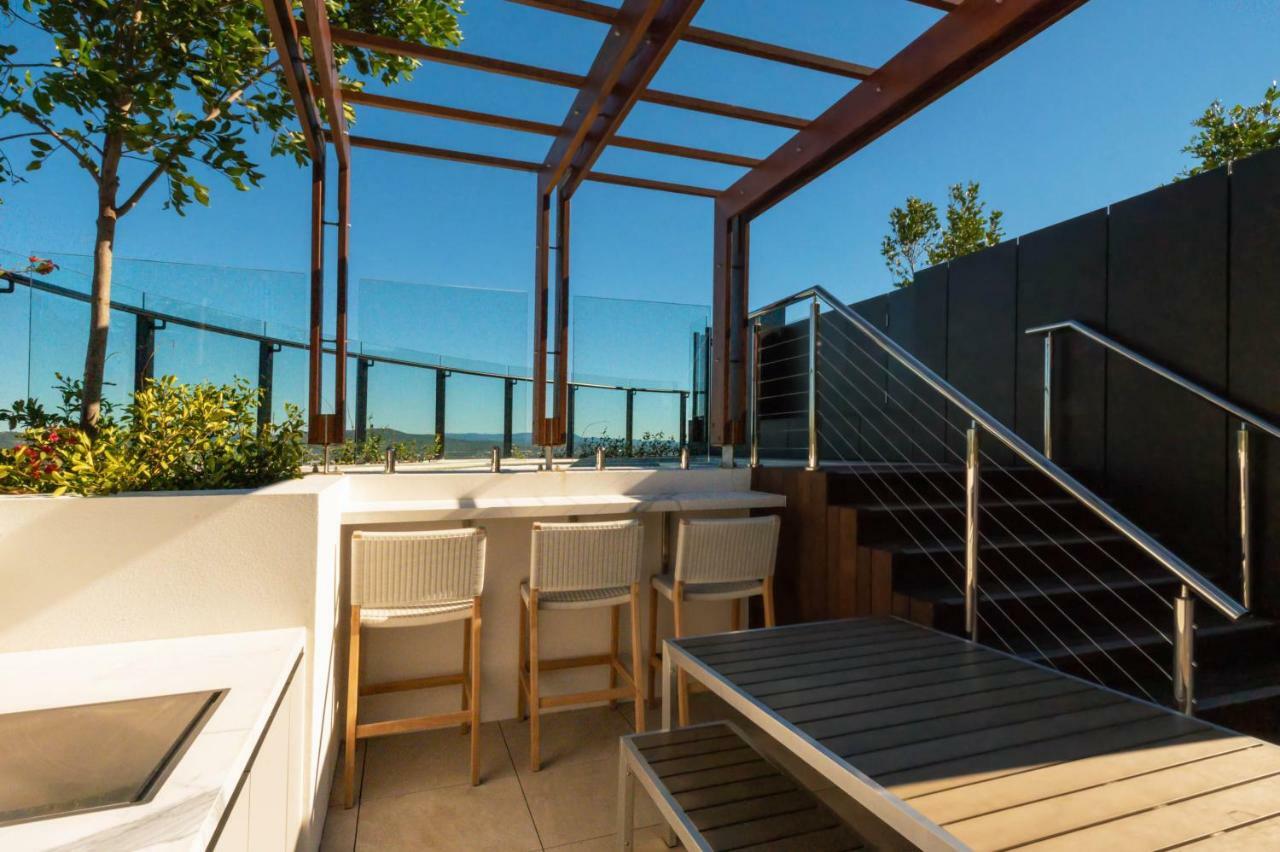 Aparthotel Fv By Peppers Brisbane Exteriér fotografie The rooftop bar at the Hotel