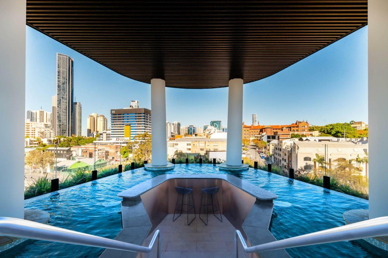 Aparthotel Fv By Peppers Brisbane Exteriér fotografie The pool at the top of the building