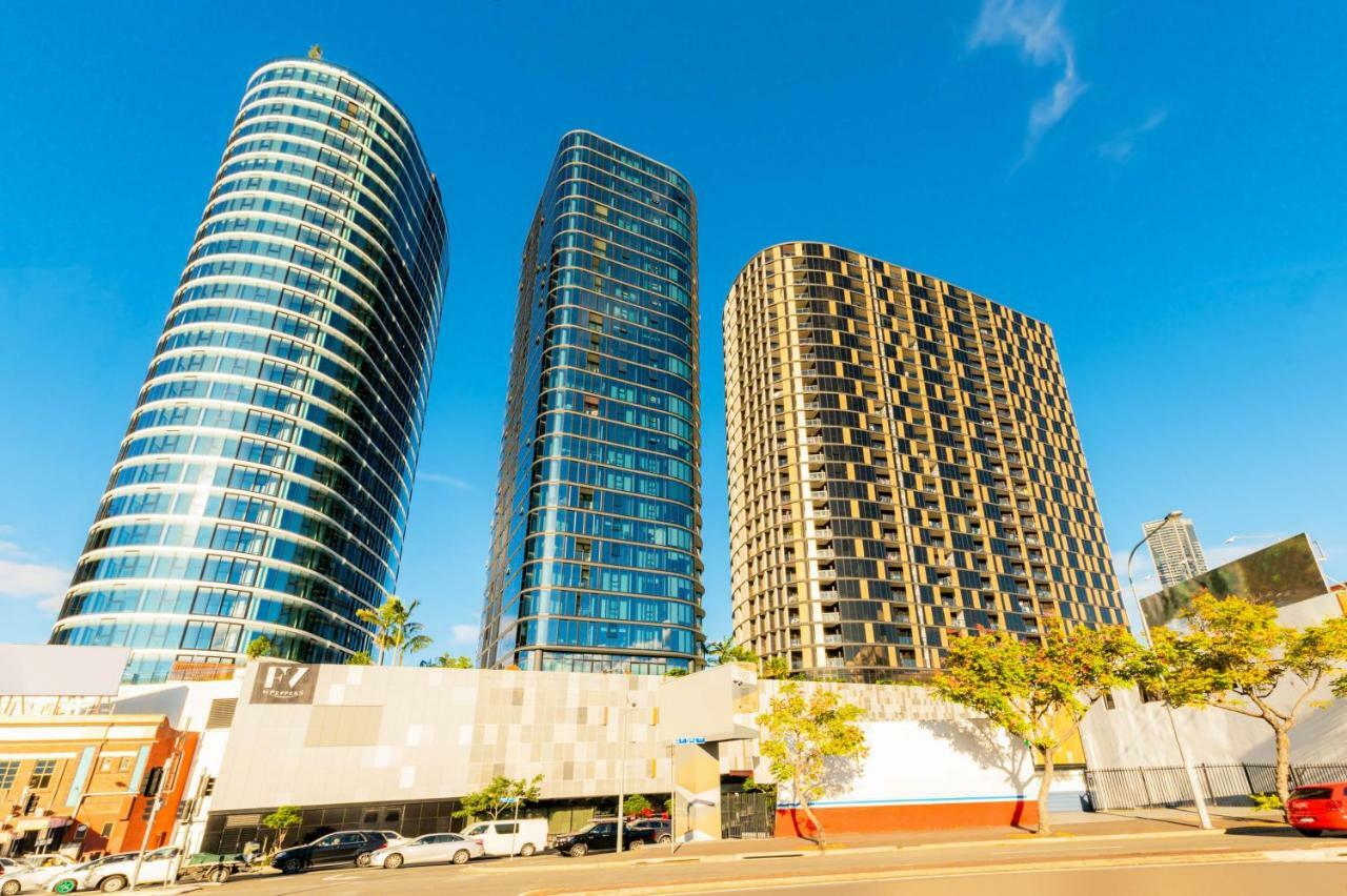 Aparthotel Fv By Peppers Brisbane Exteriér fotografie The three towers of the complex